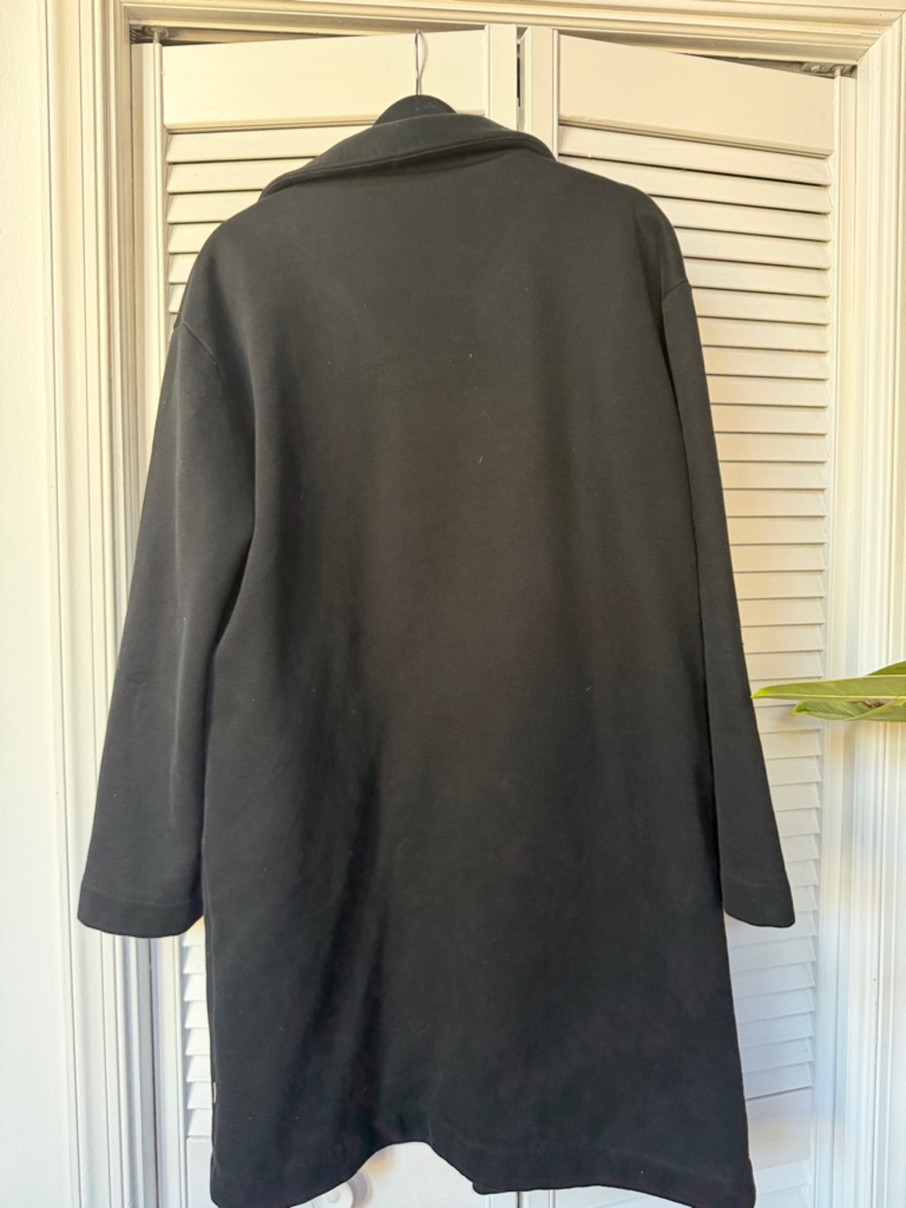 Vuori Black Open-Front Trench Coat - Picture 3 of 3